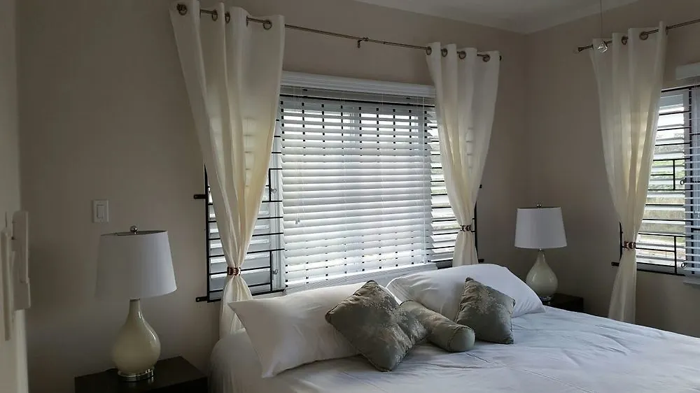 Fern Court Apartment With Oceanic View III Saint Ann's Bay