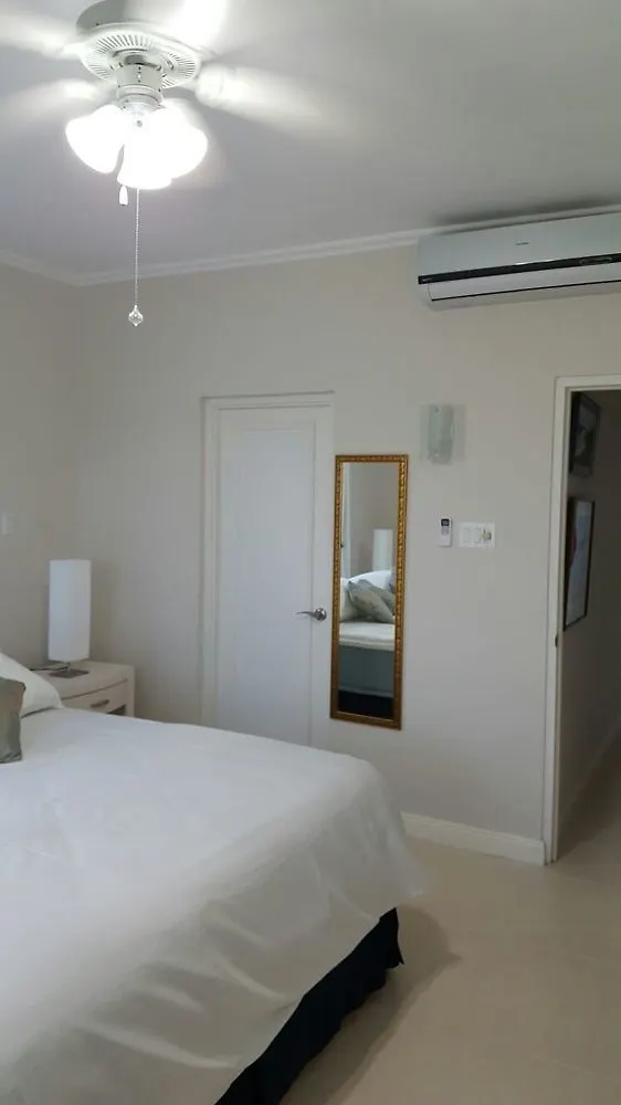 Fern Court Apartment With Oceanic View III Saint Ann's Bay