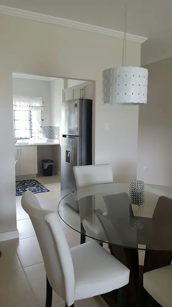 Fern Court Apartment With Oceanic View III Saint Ann's Bay